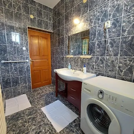 Csaladbarat Vendeglak Szegedi Maganszallashely 9 Fo Reszere, Nagycsaladok Es Barati Tarsasagok Reszere Apartment Szegedin