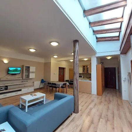 Csaladbarat Vendeglak Szegedi Maganszallashely 9 Fo Reszere, Nagycsaladok Es Barati Tarsasagok Reszere