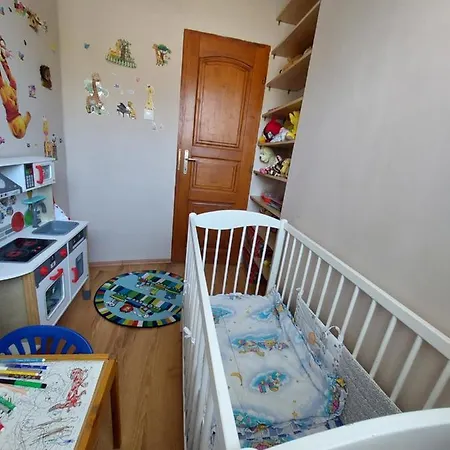 Apartament Csaladbarat Vendeglak Szegedi Maganszallashely 9 Fo Reszere, Nagycsaladok Es Barati Tarsasagok Reszere