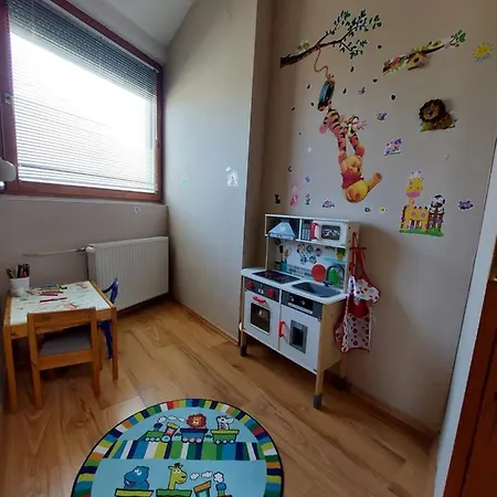 Csaladbarat Vendeglak Szegedi Maganszallashely 9 Fo Reszere, Nagycsaladok Es Barati Tarsasagok Reszere Apartment Szegedin