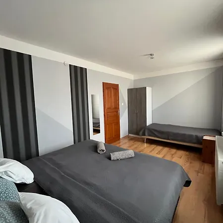 Apartment Csaladbarat Vendeglak Szegedi Maganszallashely 9 Fo Reszere, Nagycsaladok Es Barati Tarsasagok Reszere *
