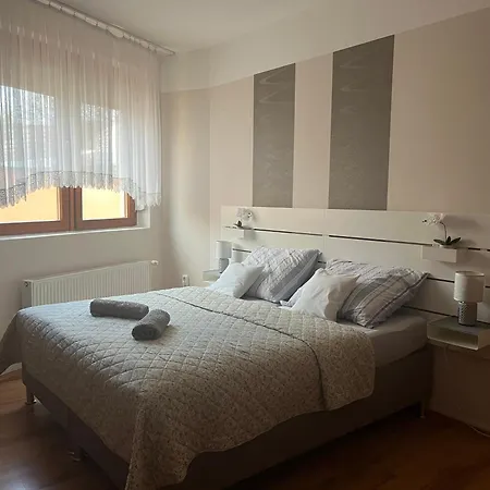 Csaladbarat Vendeglak Szegedi Maganszallashely 9 Fo Reszere, Nagycsaladok Es Barati Tarsasagok Reszere Apartment *