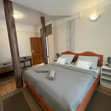 Csaladbarat Vendeglak Szegedi Maganszallashely 9 Fo Reszere, Nagycsaladok Es Barati Tarsasagok Reszere Apartment *